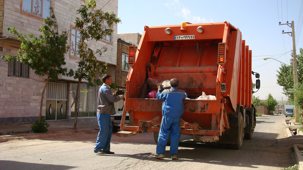جمع آوری روزانه ۱۲۰ تن زباله در نجف آباد