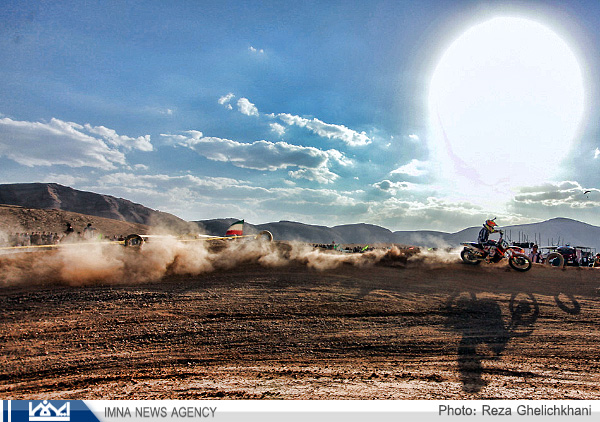 گزارش تصویری از مسابقات موتور سواری نجف آباد