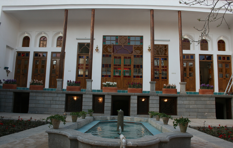 خانه-تاریخی-مهر-پرور-4 خانه-تاریخی-مهر-پرور-4 معرفی سوغات ها و آثار تاریخی نجف آباد+ فیلم معرفی معرفی سوغات ها و آثار تاریخی نجف آباد+ فیلم 4