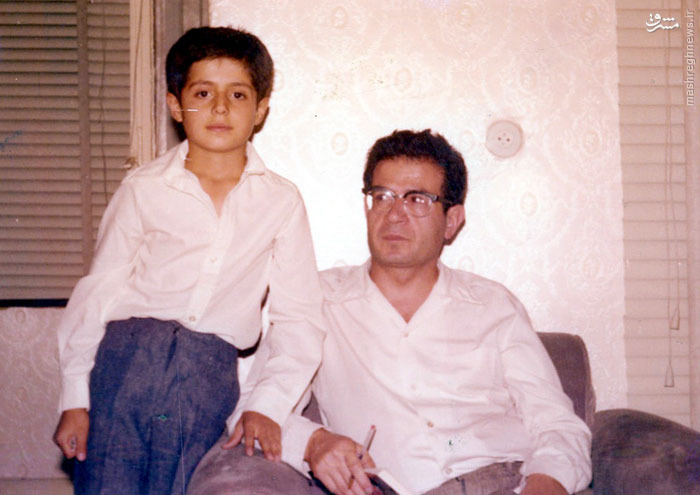 شهید دکتر سید حسن آیت در کنار فرزندش سید محسن آیت