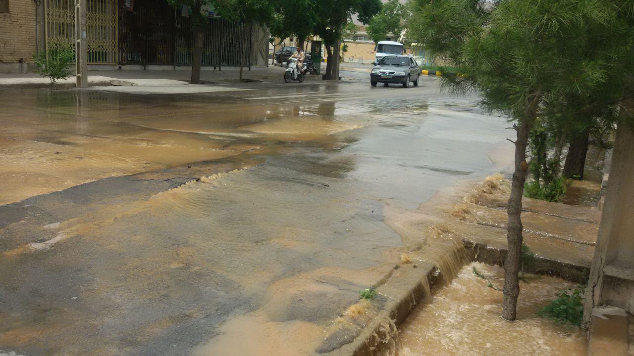 ترکیدگی تکراری لوله های آب در امیر آباد+ تصاویر