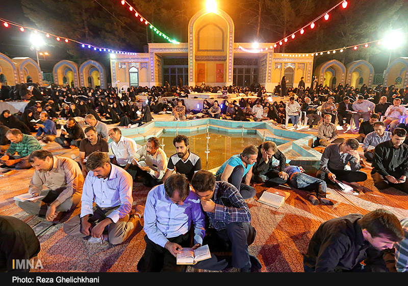 احیاء-ماه-رمضان-7 احیاء-ماه-رمضان-7 گزارش تصویری از احیاء گلزار شهدای نجف آباد گزارش تصویری از احیاء گلزار شهدای نجف آباد گزارش تصویری از احیاء گلزار شهدای نجف آباد 7