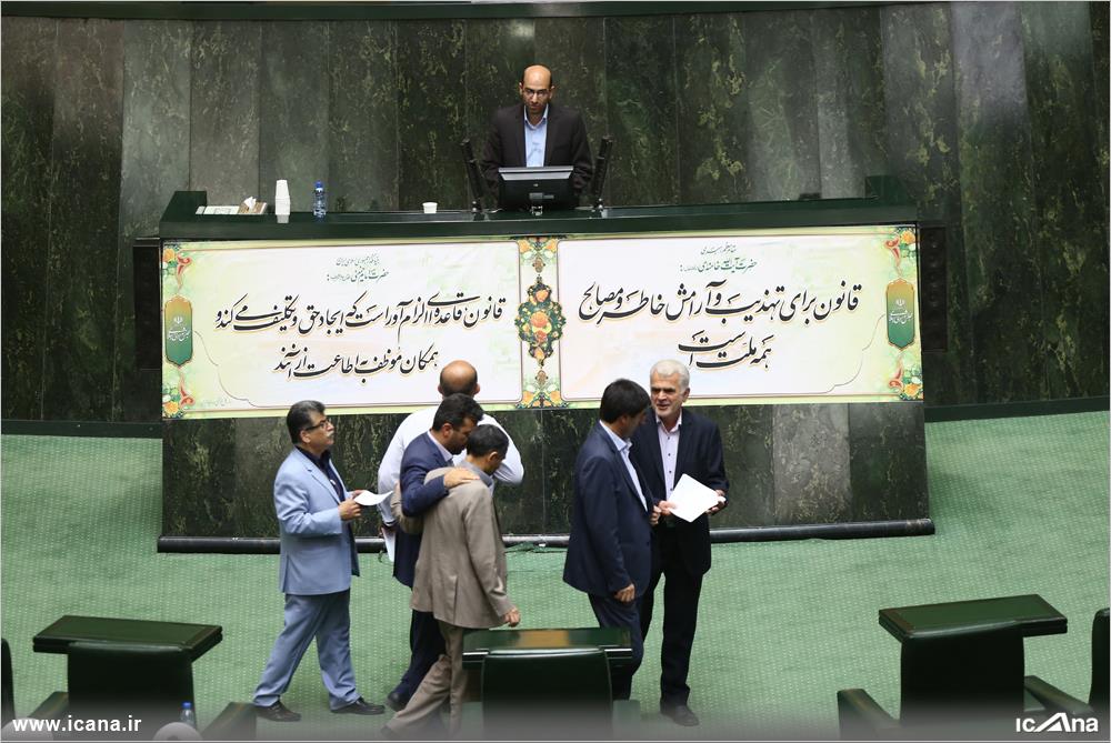ابوترابی4 ابوترابی4 التهاب در بازار با نقش آفرینی نفوذی ها/ تکراری بدتر از برجام التهاب التهاب در بازار با نقش آفرینی نفوذی ها/ تکراری بدتر از برجام 4