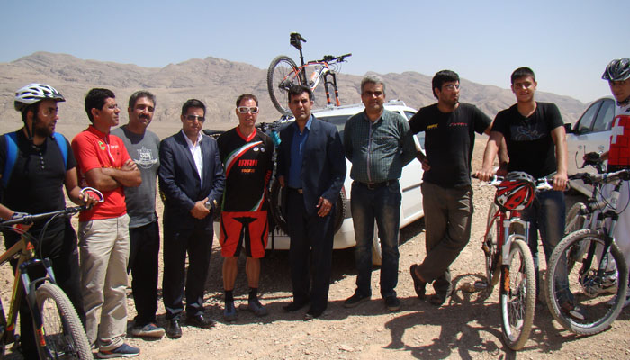 بازدید مربی تیم ملی دوچرخه سواری از پیست نجف آباد