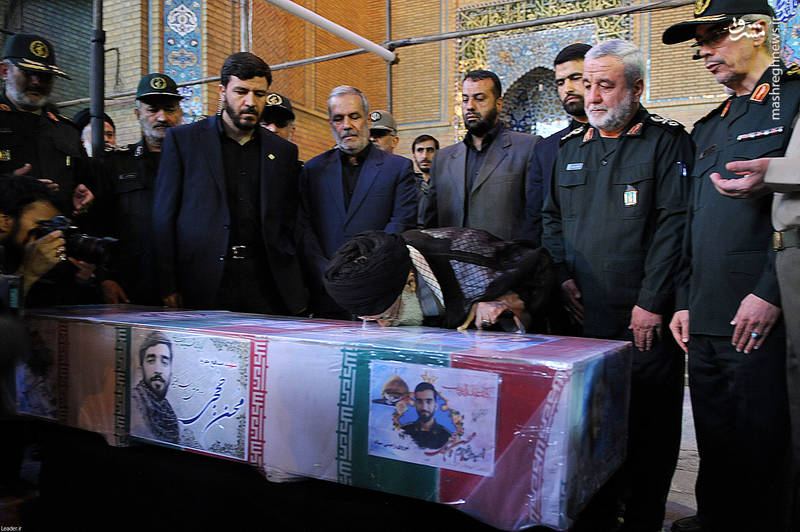 حضور-رهبر-انقلاب-در-کنار-پیکر-شهید-حججی-6 حضور-رهبر-انقلاب-در-کنار-پیکر-شهید-حججی-6 مراسم اولین سالگرد شهادت شهید حججی+ تیزر مستند مراسم اولین سالگرد شهادت شهید حججی+ تیزر مستند 6