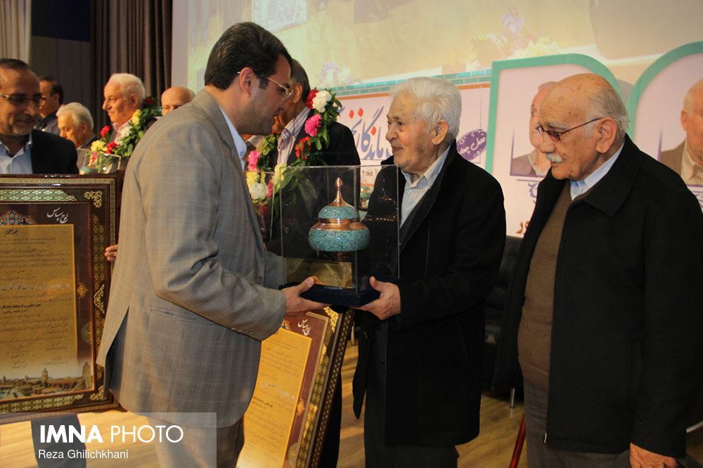 چهارمین-فصل-همایش-فرهیختگان-ماندگار-نجف-آباد-15 چهارمین-فصل-همایش-فرهیختگان-ماندگار-نجف-آباد-15 چهارمین فصل همایش فرهیختگان ماندگار نجف آباد شب با شکوه نجف آباد در تجلیل از فرهیختگی+تصاویر شب با شکوه نجف آباد در تجلیل از فرهیختگی+تصاویر 15