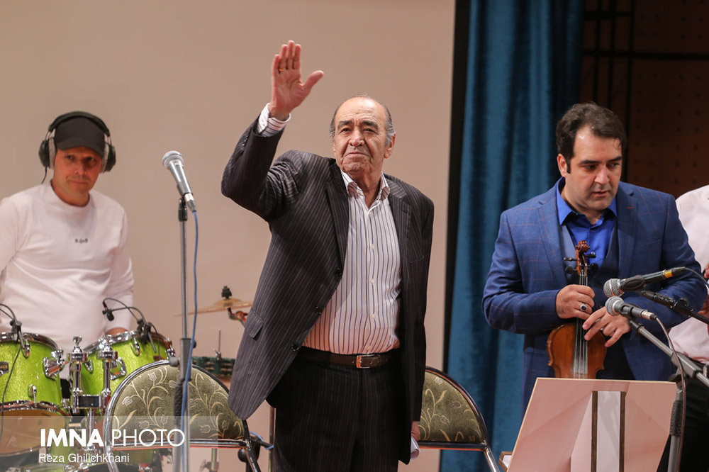 کنسرت-ایرج-در-گلدشت-12 کنسرت-ایرج-در-گلدشت-12 کنسرت ایرج در گلدشت برگزاری کنسرت ایرج در گلدشت+ تصاویر برگزاری کنسرت ایرج در گلدشت+ تصاویر 12