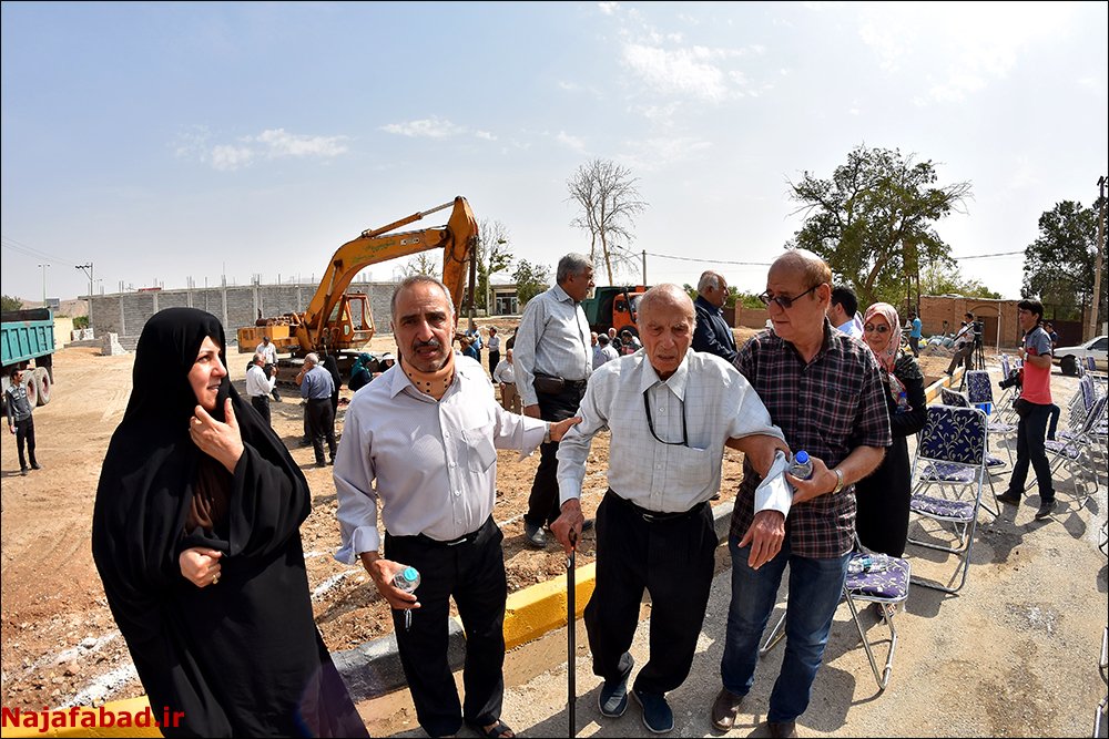 کلنگ-زنی-موسسه-مهر-ایزدی-1 کلنگ-زنی-موسسه-مهر-ایزدی-1 کلنگ زنی فرهنگسرای مهر ایزدی کلنگ زنی بزرگترین فرهنگسرای نجف آباد+تصاویر کلنگ زنی بزرگترین فرهنگسرای نجف آباد+تصاویر 1