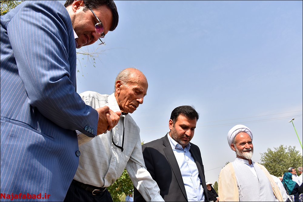 کلنگ-زنی-موسسه-مهر-ایزدی-3 کلنگ-زنی-موسسه-مهر-ایزدی-3 کلنگ زنی فرهنگسرای مهر ایزدی کلنگ زنی بزرگترین فرهنگسرای نجف آباد+تصاویر کلنگ زنی بزرگترین فرهنگسرای نجف آباد+تصاویر 3