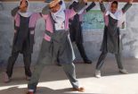 حرکات موزون گروهی در مدرسه دخترانه