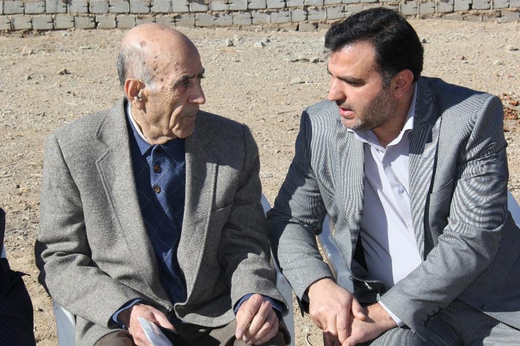 کلنگ-زنی-هنرستان-ملک-2-1024x682 کلنگ-زنی-هنرستان-ملک-2-1024x682 کلنگ زنی هنرستان ملک زاده پیشنهاد ساخت تندیس برای خیر نجفآبادی پیشنهاد ساخت تندیس برای خیر نجفآبادی+تصاویر 2 1024x682