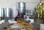عسل-تقلبی-155x105 عسل-تقلبی-155x105 کشف و ضبط ۶۰ تن عسل تقلبی در نجف آباد کشف و ضبط کشف و ضبط 60 تن عسل تقلبی در نجف آباد 155x105