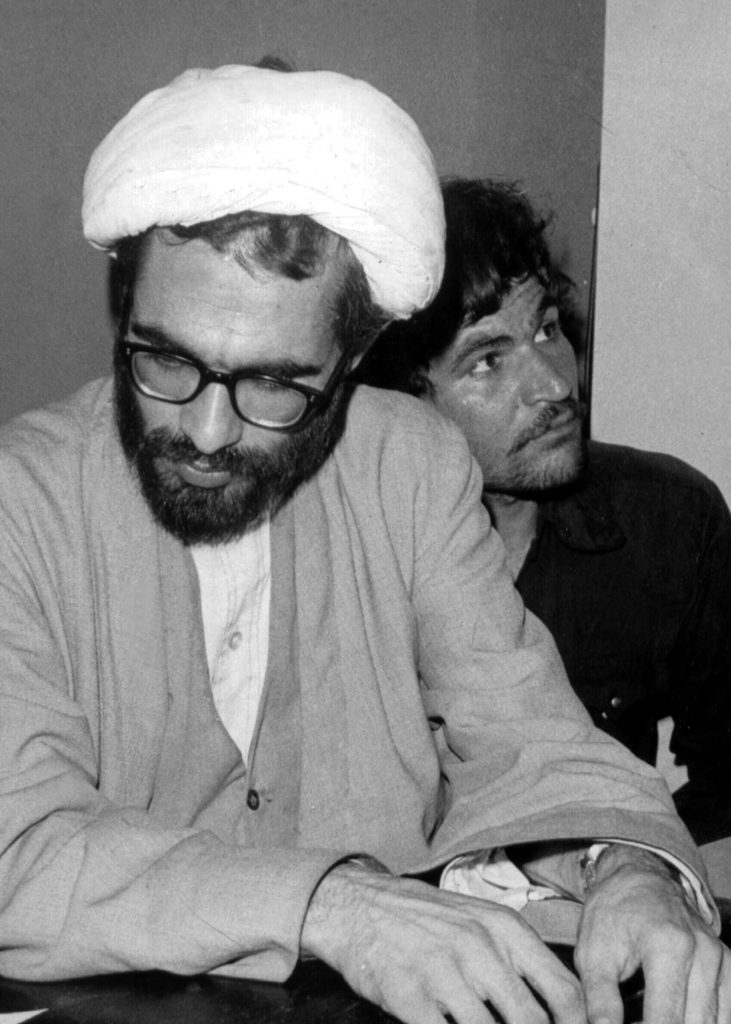 شهید-محمد-منتظری-60-731x1024 شهید-محمد-منتظری-60-731x1024 شهید محمد منتظری نقش بیت مرحوم منتظری در ریاست جمهوری بنی صدر+فیلم نقش بیت مرحوم منتظری در ریاست جمهوری بنی صدر+فیلم 60 731x1024