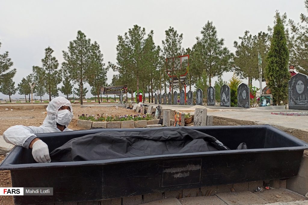 فوت-تا-تدفین-بیمار-کرونایی-در-نجف-آباد-16-1024x683 فوت-تا-تدفین-بیمار-کرونایی-در-نجف-آباد-16-1024x683 فوت تا تدفین بیمار کرونایی در نجف آباد از تخت تا قبر یک کرونایی در نجف آباد+تصاویر از تخت تا قبر یک کرونایی در نجف آباد+تصاویر 16 1024x683