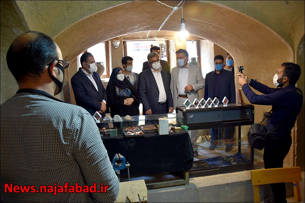 رونمایی-از-نشان-نجف-آباد-1-1 رونمایی-از-نشان-نجف-آباد-1-1 رونمایی از نشان نجف آباد رونمایی از نشان «نجف آباد؛ باغ شهر صفوی» +تصاویر رونمایی از نشان «نجف آباد؛ باغ شهر صفوی» +تصاویر 1 1