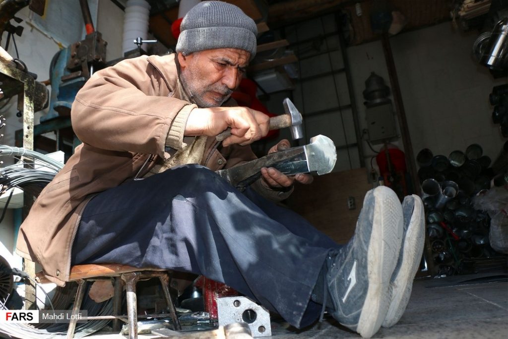 حلبی-سازی-1024x683 حلبی-سازی-1024x683 حلبی سازی مشاغل سنتی نجف آباد+تصاویر مشاغل سنتی نجف آباد+تصاویر 1024x683