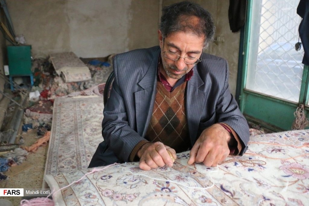 رفوگری-قالی-1024x683 رفوگری-قالی-1024x683 رفوگری قالی مشاغل سنتی نجف آباد+تصاویر مشاغل سنتی نجف آباد+تصاویر 1024x683