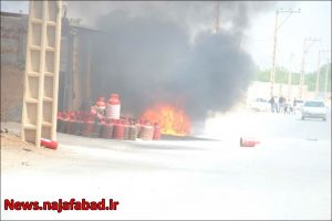 آتش گرفتن خودروی گازسوز شده در نجف آباد
