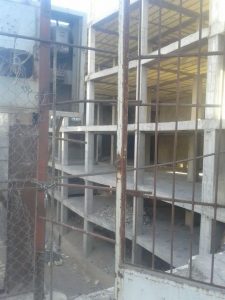 ساختمان نیمه تمام کلینیک درمانی ایثارگران نجف آباد