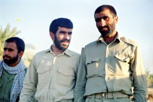 رضا قلی طاهری نفر اول از راست در کنار مصطفی نصر