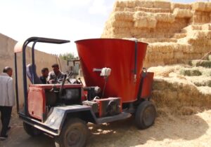 ساخت فیدر میکسر خودرویی دامداری در نجف آباد+فیلم و تصاویر