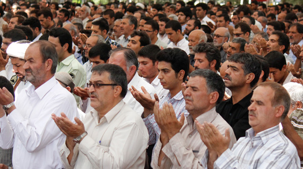 مصلی نماز جمعه نجف آباد؛ نیازی که در رمضان خود نمایی می کند