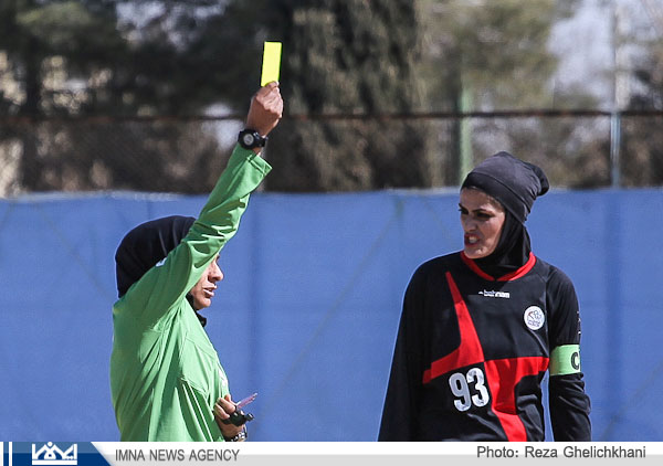 داور مقصر اولین شکست زنان فوتبالیست نجف آباد در لیگ برتر بود