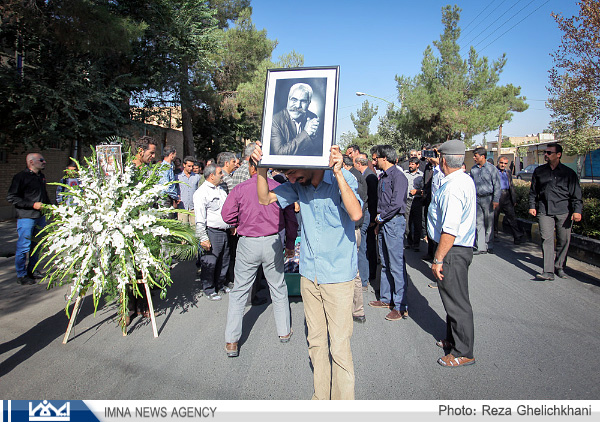 گزارش تصویری از تشییع جنازه استاد احمد بیگدلی در یزدانشهر