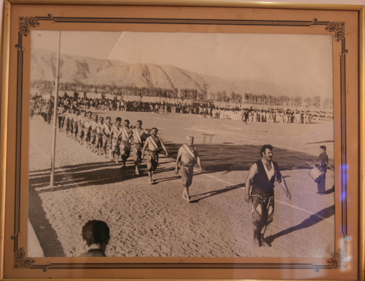 تصاویر قدیمی پهلوان بهرام ایزدی در خانه تاریخی مهر پرور
