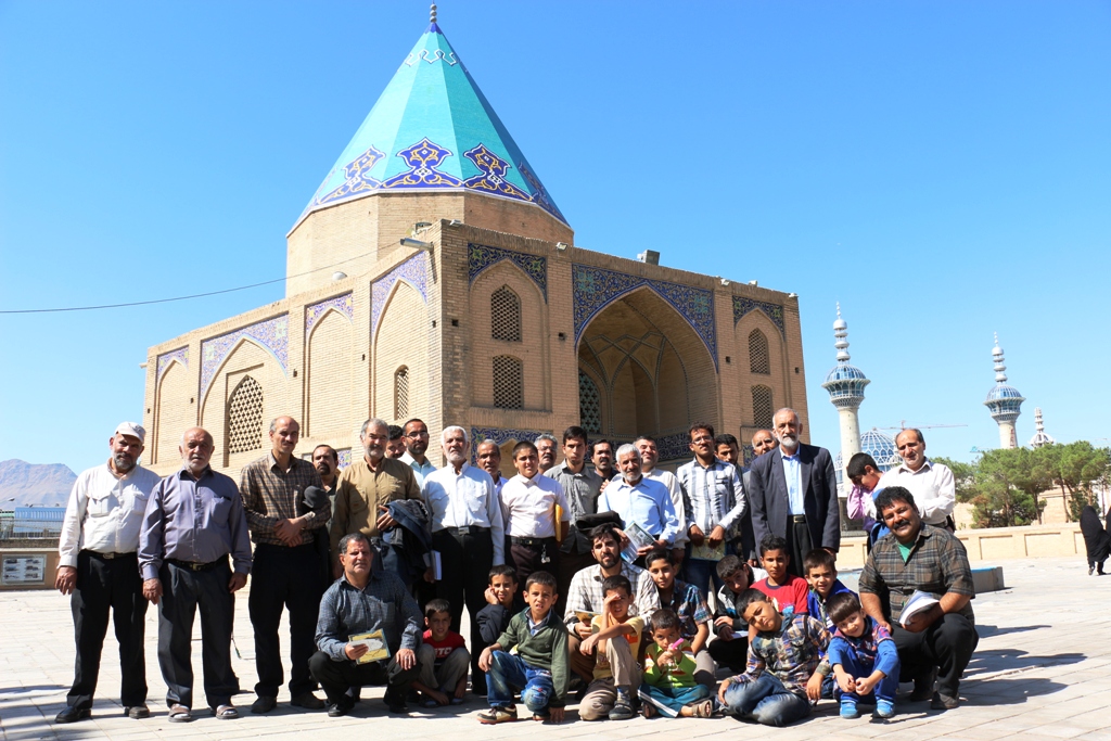 بازدید نمازگزاران مسجد امام حسن عسگری از تخت فولاد