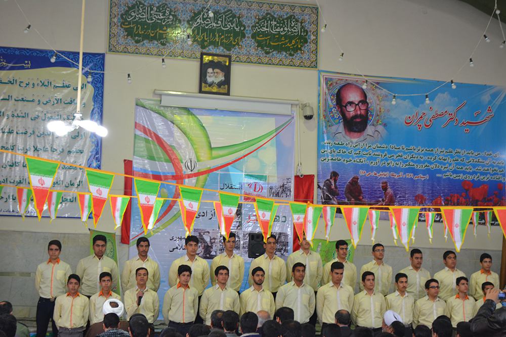 زنگ انقلاب در دبیرستان امام صادق (ع) نجف آباد + تصویر