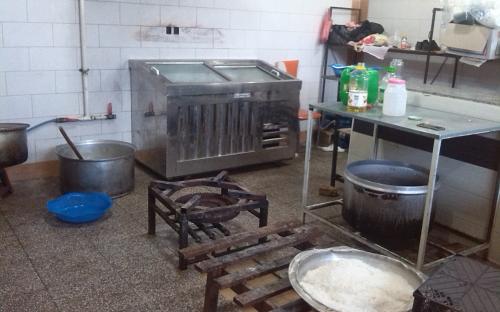 توقیف ۱۳ تن مواد غذایی فاسد در نجف آباد
