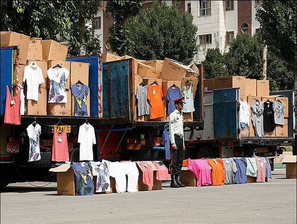کشف یک و نیم میلیارد لباس قاچاق در نجف آباد
