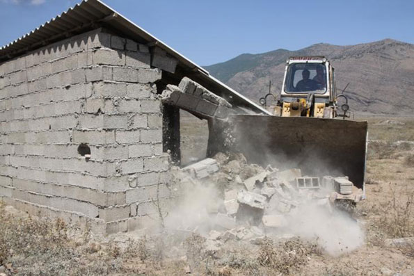 تخریب ساخت و سازهای غیرمجاز در نجف آباد