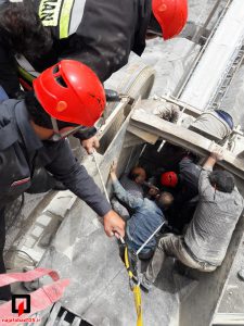 نجات کارگر از دستگاه سنگ شکن در نجف آباد