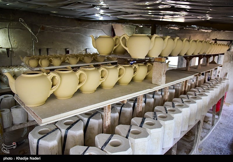 کارگاه تولید قوری در روستای علی آباد زازران
