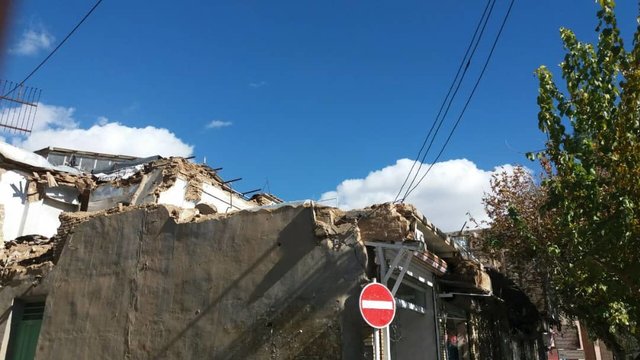 تخریب یک حسینیه در نجف آباد+تصاویر