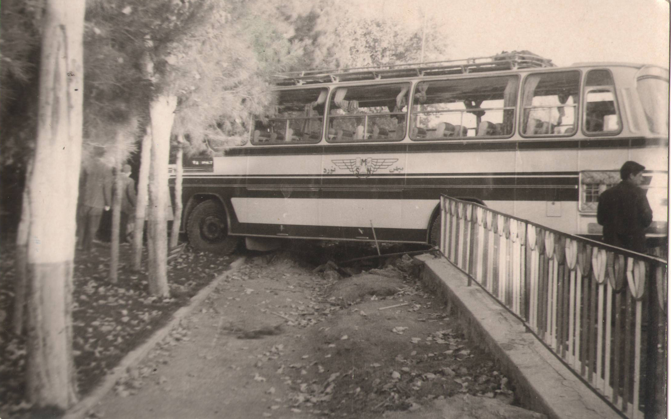 ورود اتوبوس به باغملی نجف آباد+تصاویر