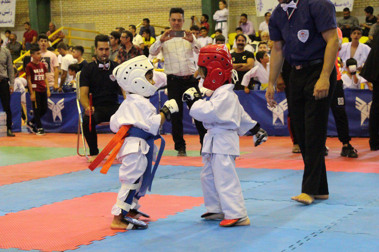 رقابت ۶۵۰ کاراته کا در مسابقات کشوری در دانشگاه آزاد + تصاویر