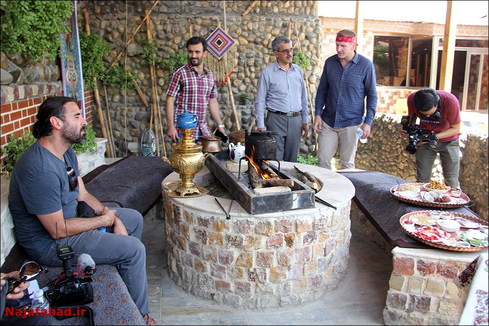 شگفتی تیستر آمریکایی از غذاهای سنتی نجف آباد + فیلم و تصاویر