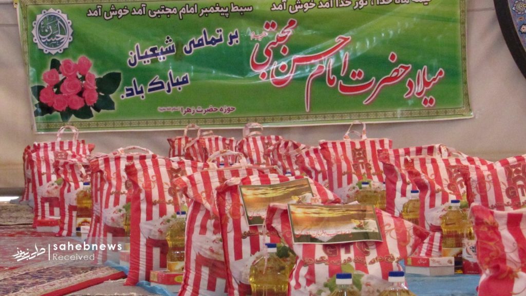 آماده سازی بسته های معیشتی در یادمان شهدای نجف آباد