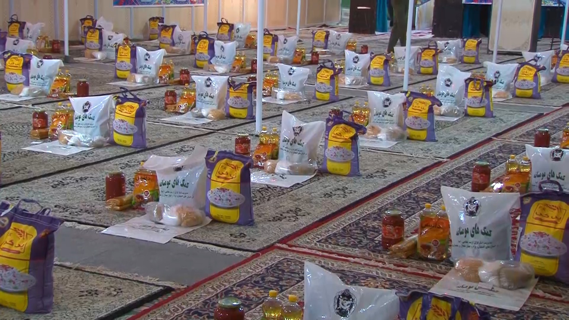 اهدای ۱۱۰ بسته معیشتی به ایثارگران ارتش در نجف آباد