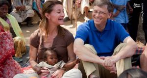 بیل گیتس و همسرش (ملیندا) تولیدات شرکت های دارویی بنیادشان را در کشورهای آفریقایی تست می کنند