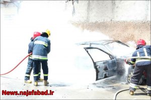 آتش گرفتن خودروی گازسوز شده در نجف آباد