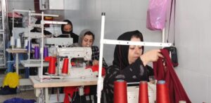 تولید ماهانه 20 هزار دست لباس در کارگاهی در نهضت آباد