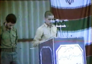 آماده شدن نیروهای لشکر۸ برای سخنرانی شهید کاظمی در سال۶۷+فیلم