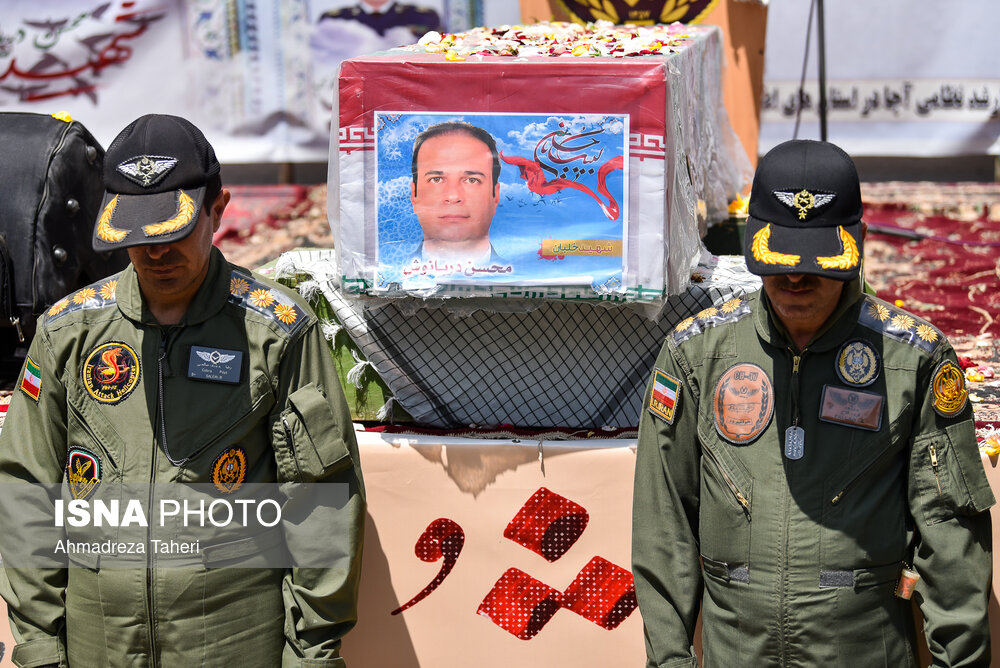 تشییع و خاکسپاری خلبان شهید محسن دریانوش در نجف آباد