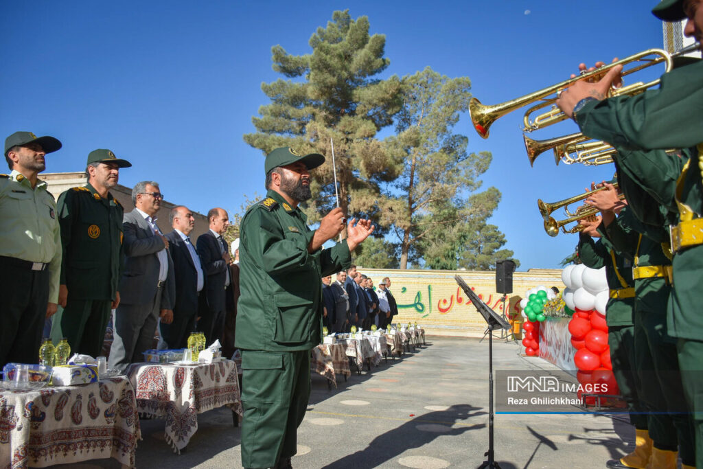 نواخته شدن زنگ بازگشایی مدارس استان اصفهان در دبیرستان منتظری نجف آباد