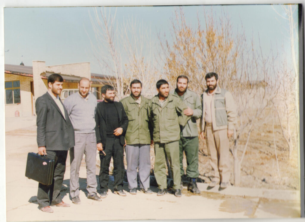 شهید احمد کاظمی و شهید علی زاهدی. نفر اول از چپ محمود پریشانی و نفر دوم از چپ احمد غلامپور